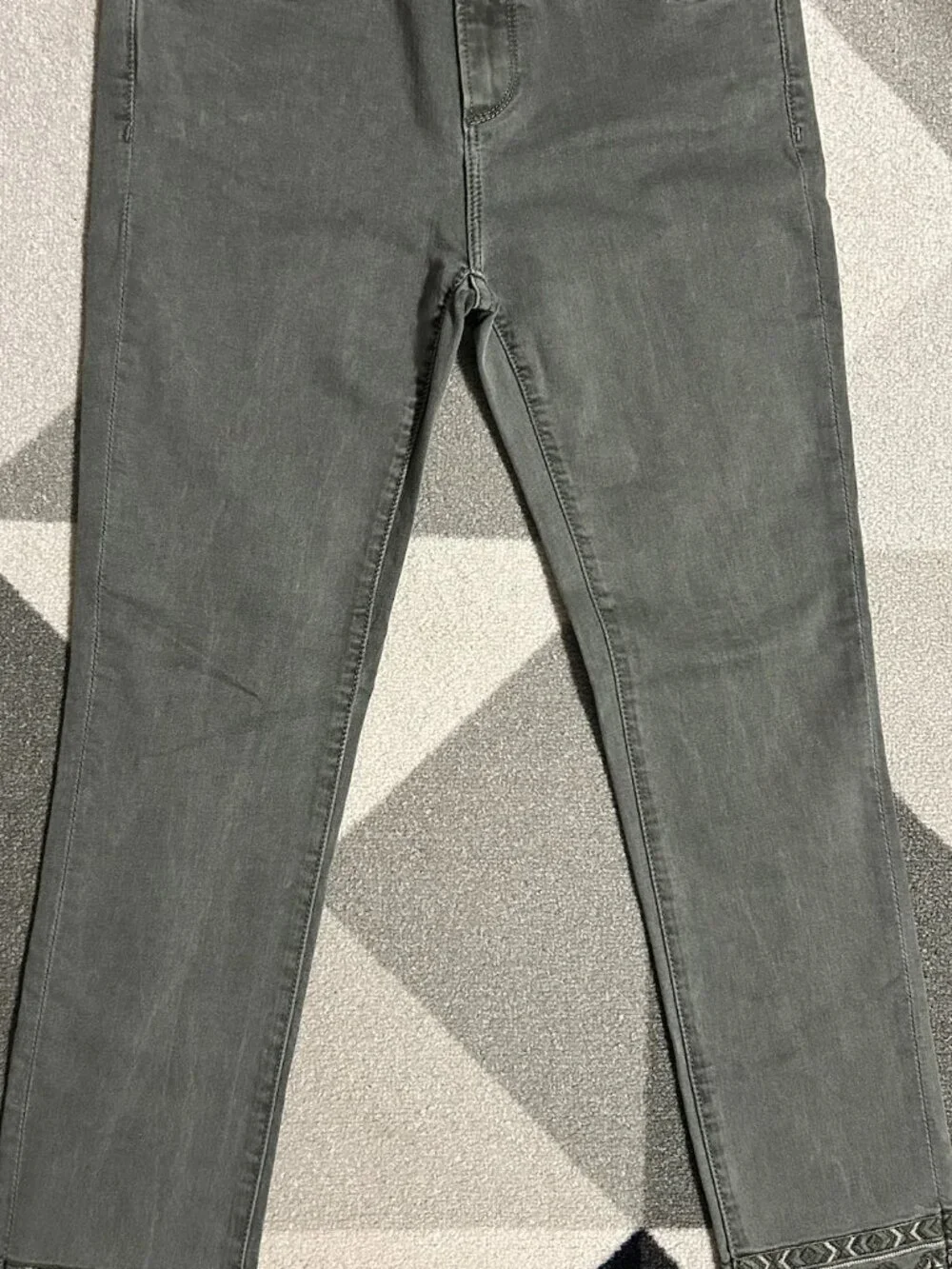 DRIFTWOOD Olive Aztec Embroidered Hem Skinny Ankle Jeans Women's Size 26 - Picture 4 of 11